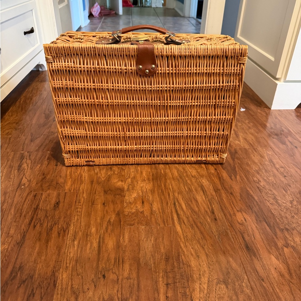 Wicker Picnic Basket with Leather Handle